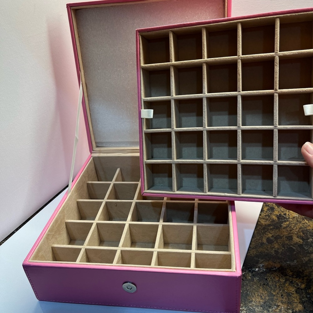 Glenor Company Pink jewelry box w/mirror in box holds 40 pieces EUC